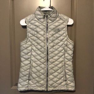 North Face Small Grey Silver Puffer Vest